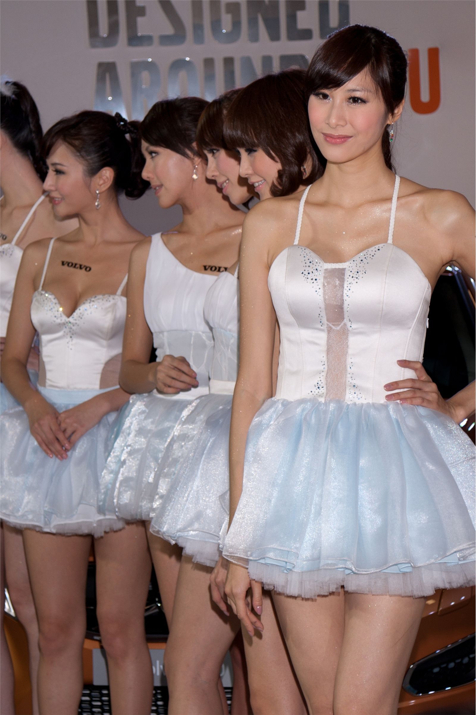 2012模特车展亮相走秀图片 多个美女集合